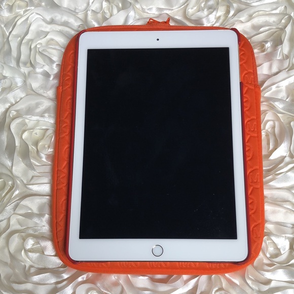 Michael Kors Tablet Case - Picture 8 of 13